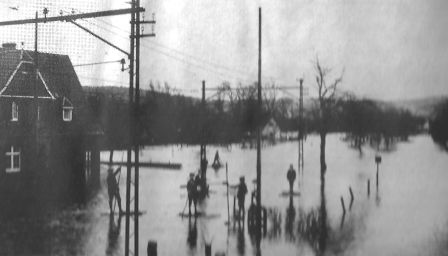 Rhein Hochwasser in Beuel 1926 Limperich Bahnhof