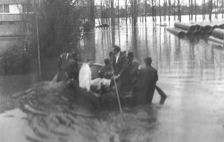 Rhein Hochwasser 1983 Haribohuser Rheinaustr. - Wolfsgasse