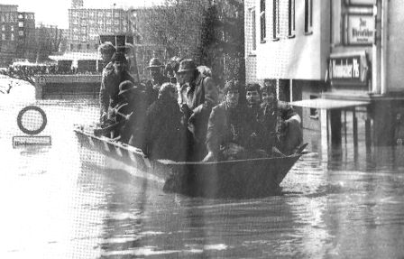 Rhein Hochwasser 1983 Ponton Rheinstr. - Steinerstr.