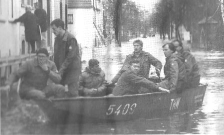 Rhein Hochwasser 1993 Bootsverkehr Rheinaustr. - Kaiser-Konrad-Str.