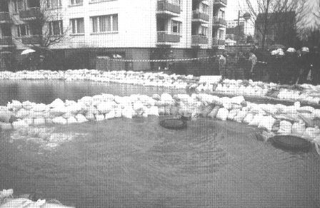 Rhein Hochwasser 1995 Kanal drckt in von-Sandt-Str.