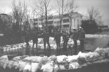 Rhein Hochwasser 1995 Kanal drckt in von-Sandt-Str.- Brhltal-Bahnweg