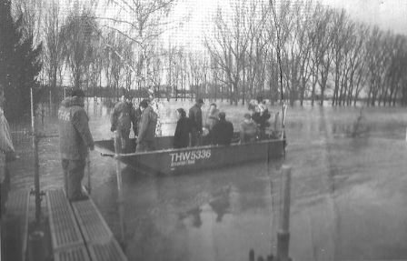 Rhein Hochwasser 1995 Bootsverkehr Wolfsgasse - Rheinaustr.